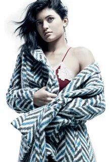 Kylie Jenner wrapped in an #EmporioArmani coat Kylie jenner 