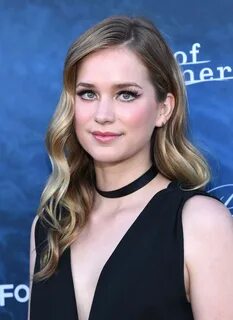 Elizabeth Lail attends the Dead of Summer & Pretty Little Li