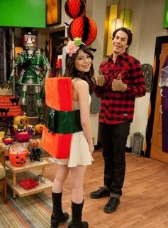 Picture of Miranda Cosgrove in iCarly: (Season 6) - miranda-