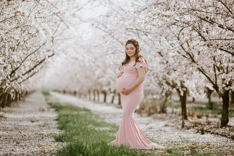 8 Most Beautiful Maternity Photoshoot Dresses Ideas - Check 