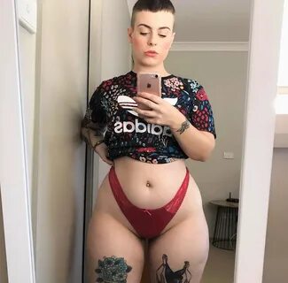 Pawg with tattoos