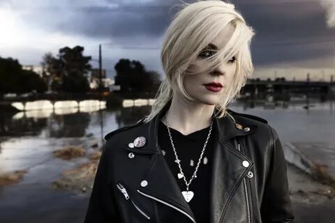 Happy Birthday Brody Dalle (Distillers, Spinnerette) - Magne
