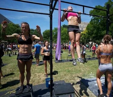 Four-time CrossFit Games qualifier Christy Phillips (middle)