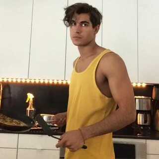 Henry Zaga Hottest male celebrities, Celebrities male, Tank 