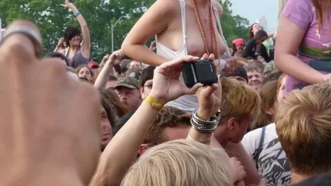 Фестиваль и naked boobs - ЯПлакалъ