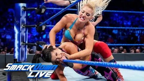 Блондинка против брюнетки женский реслинг WWE