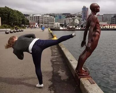 Hilarious Times People Had Fun With Posing Statues - blog tr