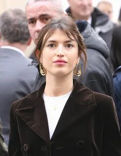 Jeanne Damas - Arriving at the Dior Fashion Show in Paris 3/