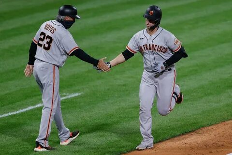 Giants blast their way past Philly, Buster Posey hits two of