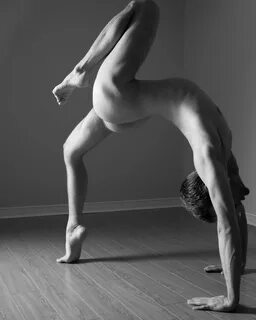 Men Doing Yoga Nude - Porn Photos Sex Videos