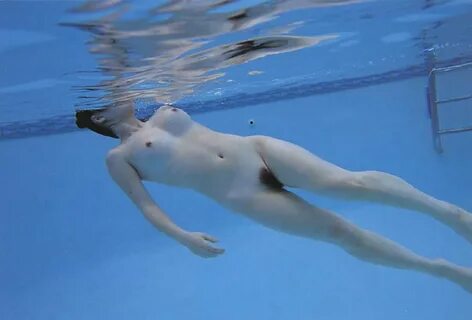 Девки голышом под водой (79 фото) - порно фото