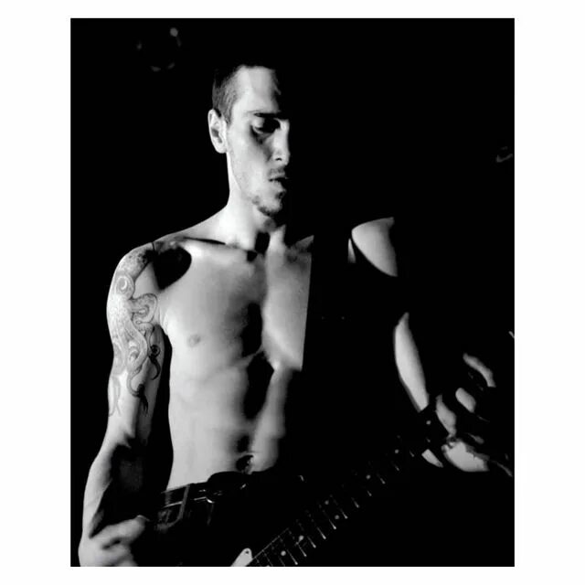 John frusciante 🖤 is love 🖤.