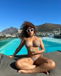 Amanda Du Pont Shows Off New Set Of B0_obs After After Surge