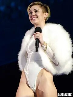 MILEY CYRUS CAMEL TOE - 8 Pics xHamster