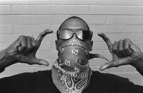Incredible photos show LA's notorious Crips gangsters posing