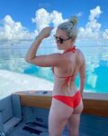 Lindsey Vonn showing off her hot body and juicy round ass in