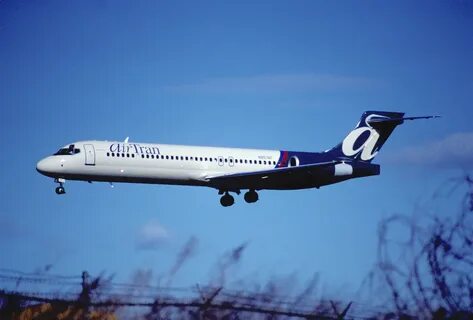 Delta B712 at Detroit on Dec 30th 2017, birdie at the contro