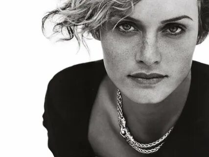 Amber Valletta's Body Measurements Including Height, Weight,