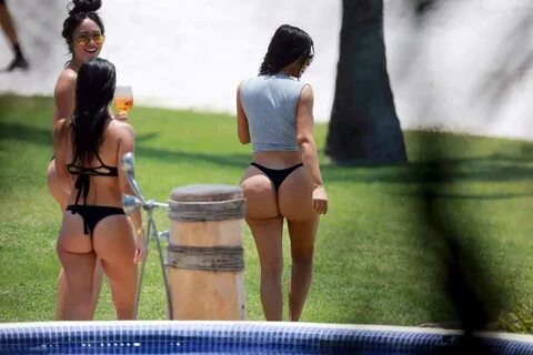 Kim Kardashian And Kourtney Kardashian Bikini Candids In Mex