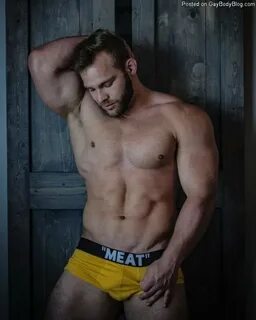 Getting Sporty With Powerful Hunk Aaron Kuttler - Gay Body B