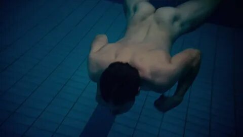 Max Riemelt nudo in "Sense8" (Ep. 1x05, 2015) - Nudi al cine