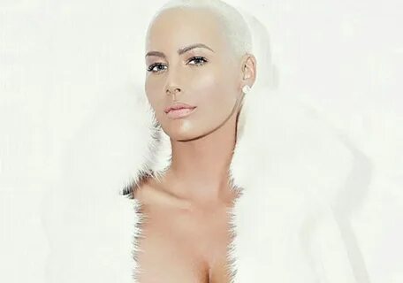 Amber Rose : elle dévoile un sein sur Twitter ! Black-Feelings.com