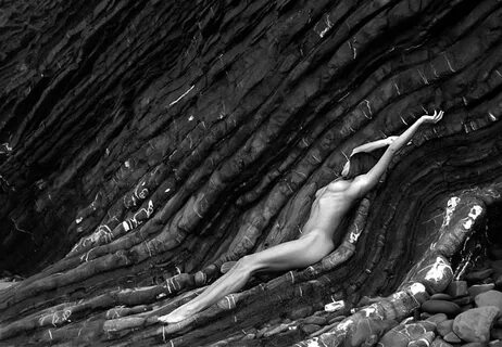 Photo rocky lines by A Brito - nude, black&white - PhotoForu