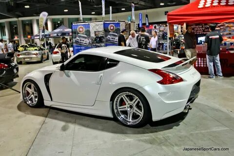 Custom Nissan 370Z with Amuse Vestito body kit and Venaci wh