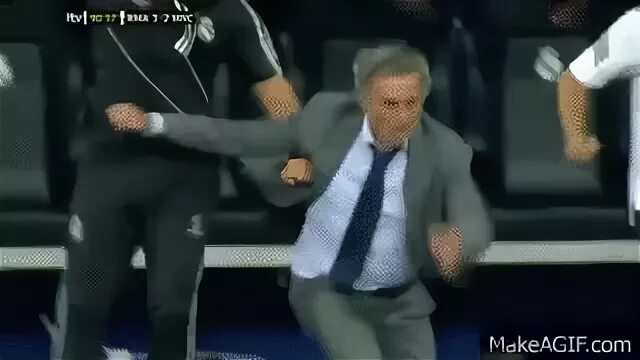 Jose Mourinho Sliding Celebration Real Madrid vs Manchester 