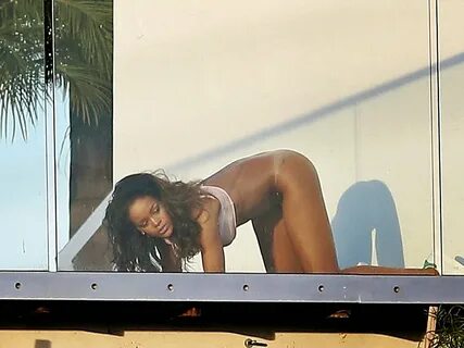 Rihanna Nude & Sexy (23 Photos) #TheFappening