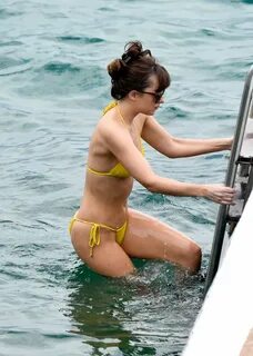 Dakota Johnson Wearing a yellow bikini and get topless on th