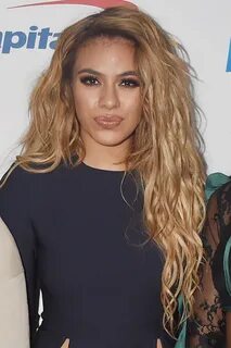 Dinah Jane Hansen Wavy Honey Blonde Dark Roots, Long Layers,