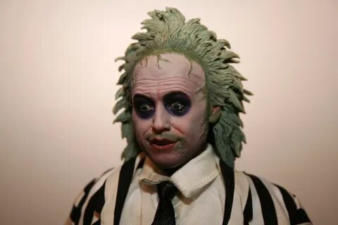 REVIEW: Sideshow's Beetlejuice Sixth Scale Figure