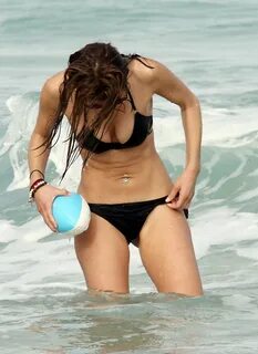Maria Menounos in a Bikini Bikini/Butts Celebs and Amateurs