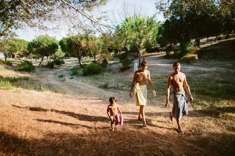 Naturismo familiar, vacaciones naturistas con su familia Riv