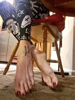 Morgana Soles Feet (141 photos) - feet.wiki