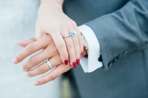 Wedding Ring Pictures With Hands - Undangan.org