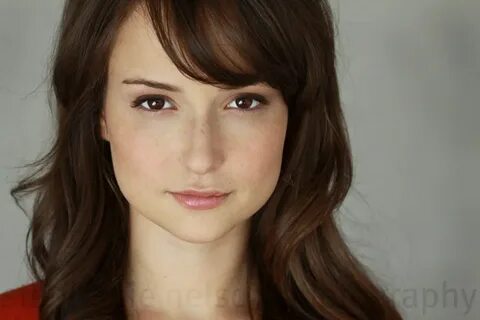 Picture of Milana Vayntrub