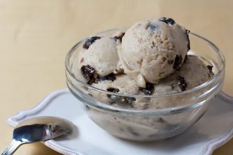 File:Vegan Coconut Rum Raisin Ice Cream (4991731451).jpg - W