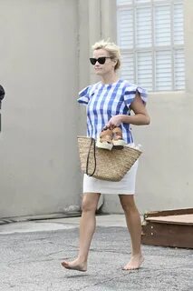 Reese Witherspoon Leaving a spa barefoot -02 GotCeleb