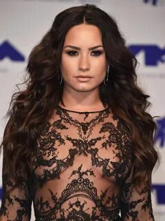 These Are the Best Beauty Looks of the 2017 VMAs Demi lovato