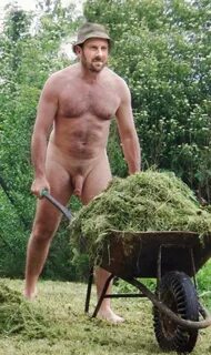 Naked men gardening - Admos.eu