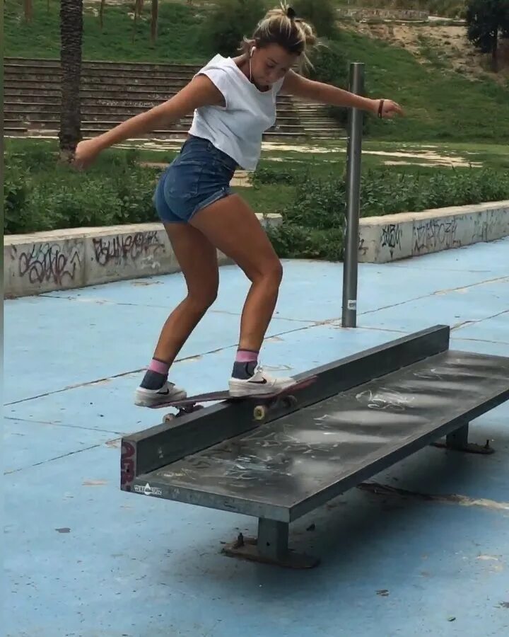 Cata Diaz on Instagram: "Some funny things,I got so much to learn 😅 ...