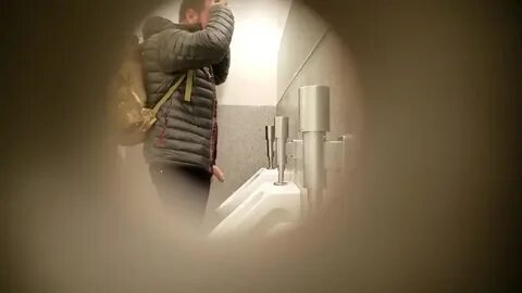 Spy video: BIG COCK AT THE URINAL 55 - ThisVid.com