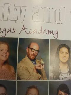 22 Teachers Who Know How To Take A Yearbook Photo Funny year