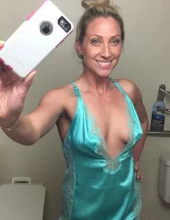 760 best r/girlswithiphones images on Pholder Selfie in her 