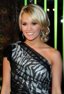 Carrie Underwood Bobby Pinned Updo - Carrie Underwood Looks 