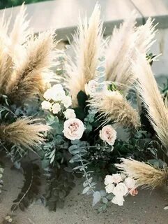 Pampas grass florals Wedding & Party Ideas Wedding flowers, 