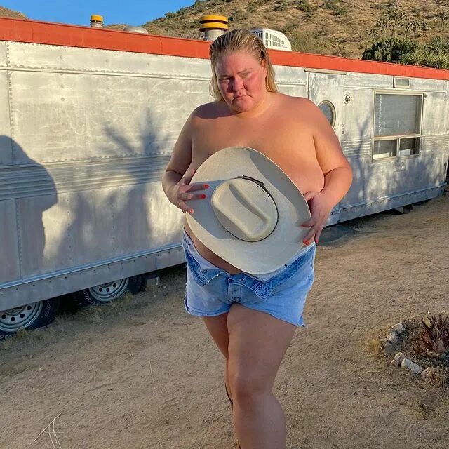 2021 TRAILER TRASH TAMMY CALENDAR 🚬 teaser.