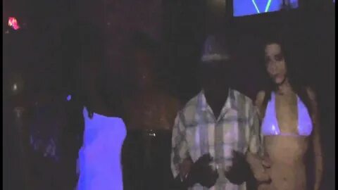 charlie scheen in strip club with black women - YouTube
